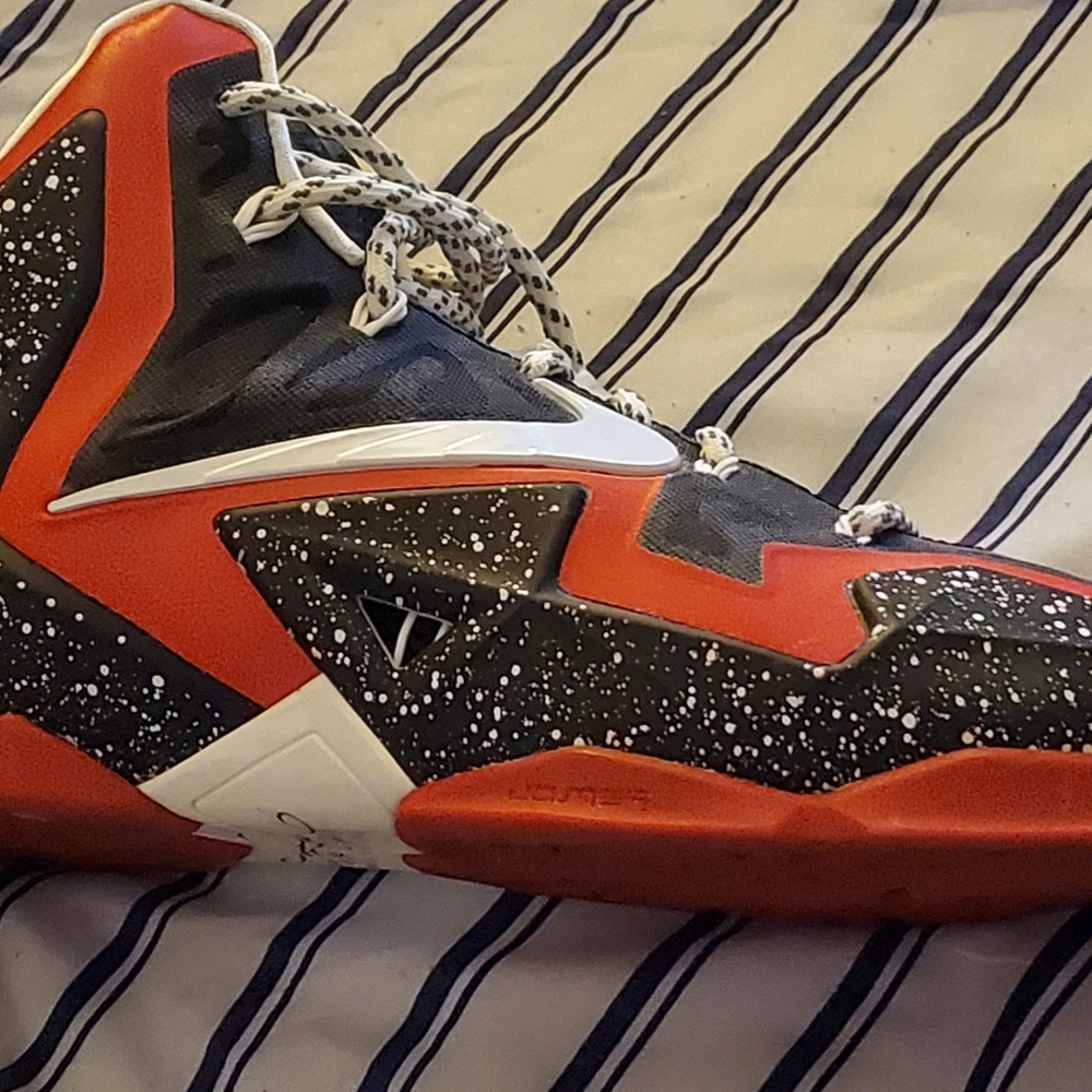 Nike ID Custom Lebron XI